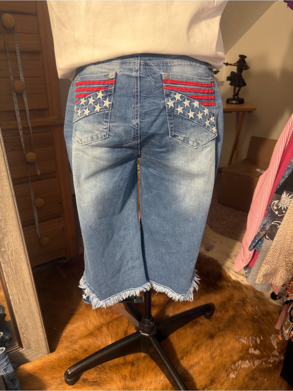Flamingals Women's Flag-Embellished Mid-Blue Denim Skirt capris  size Large NWT